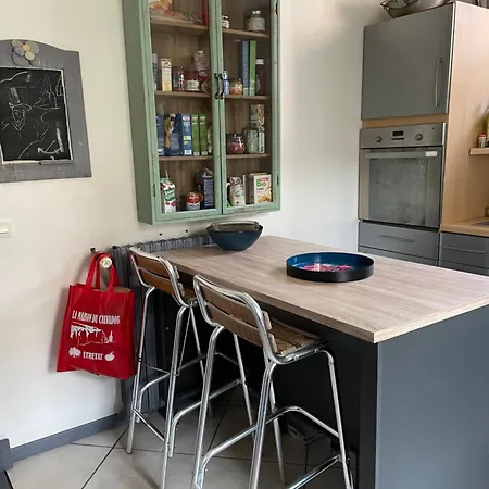 Le Jardin Du Clocheton, Jardin Et Parkings Prives, Centre *