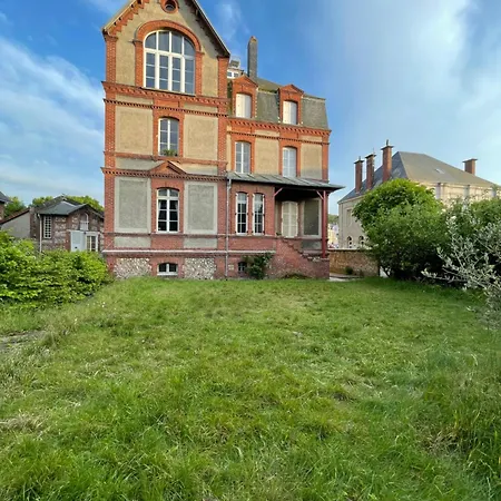 Le Jardin Du Clocheton, Jardin Et Parkings Prives, Centre אטרטאט